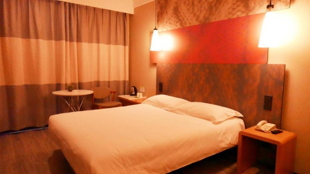 Ibis Nanchang Zhongshan Road Pedestrian Street Hotel Екстер'єр фото